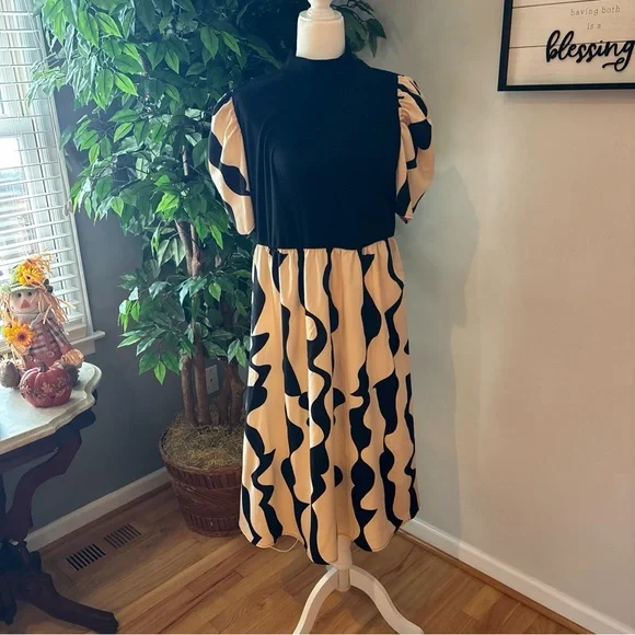 SHEIN Black and Cream Midi Dress - Picture 5 of 6